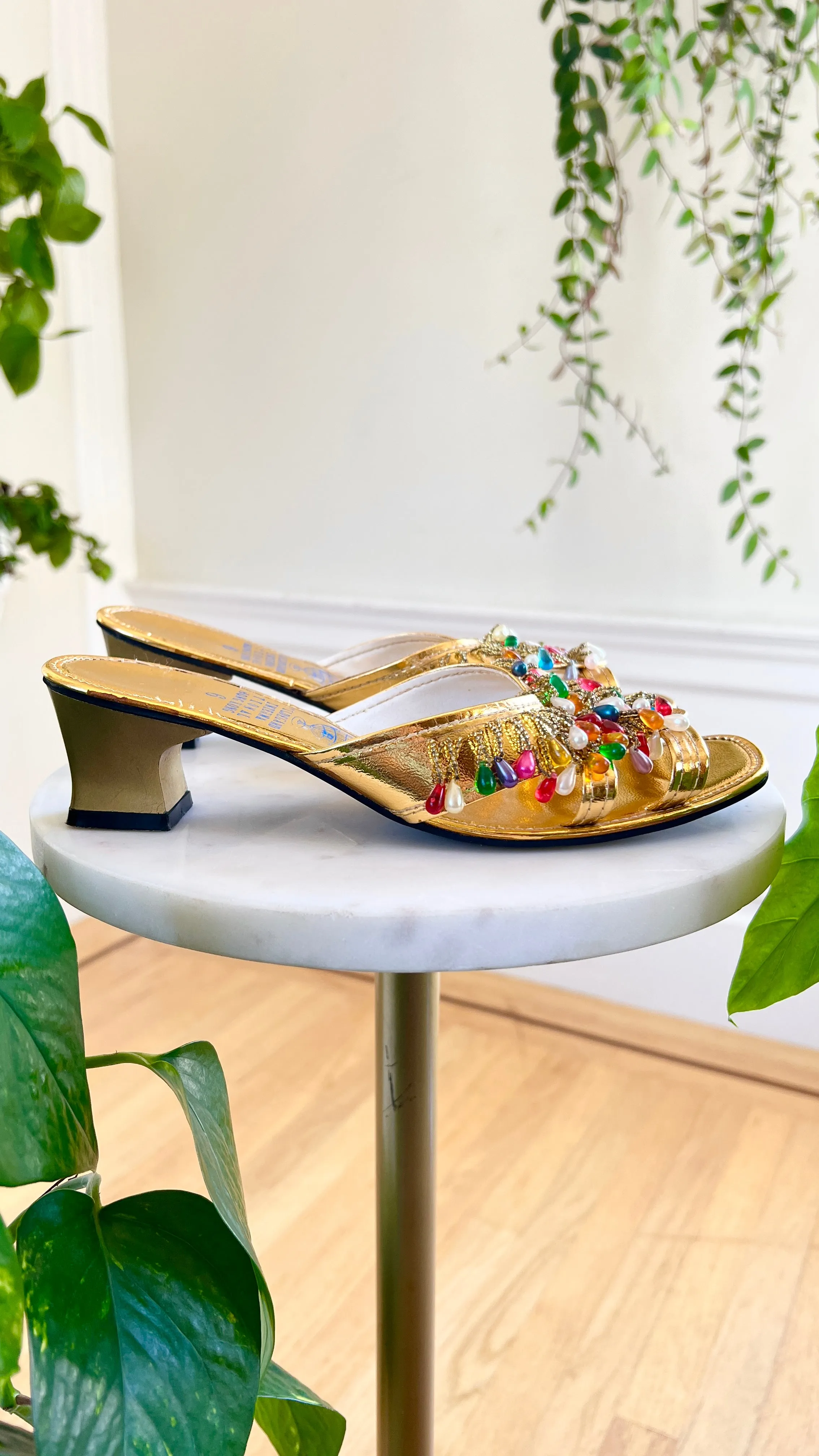 1960s Beaded Fringe Gold Sandals | size US 6