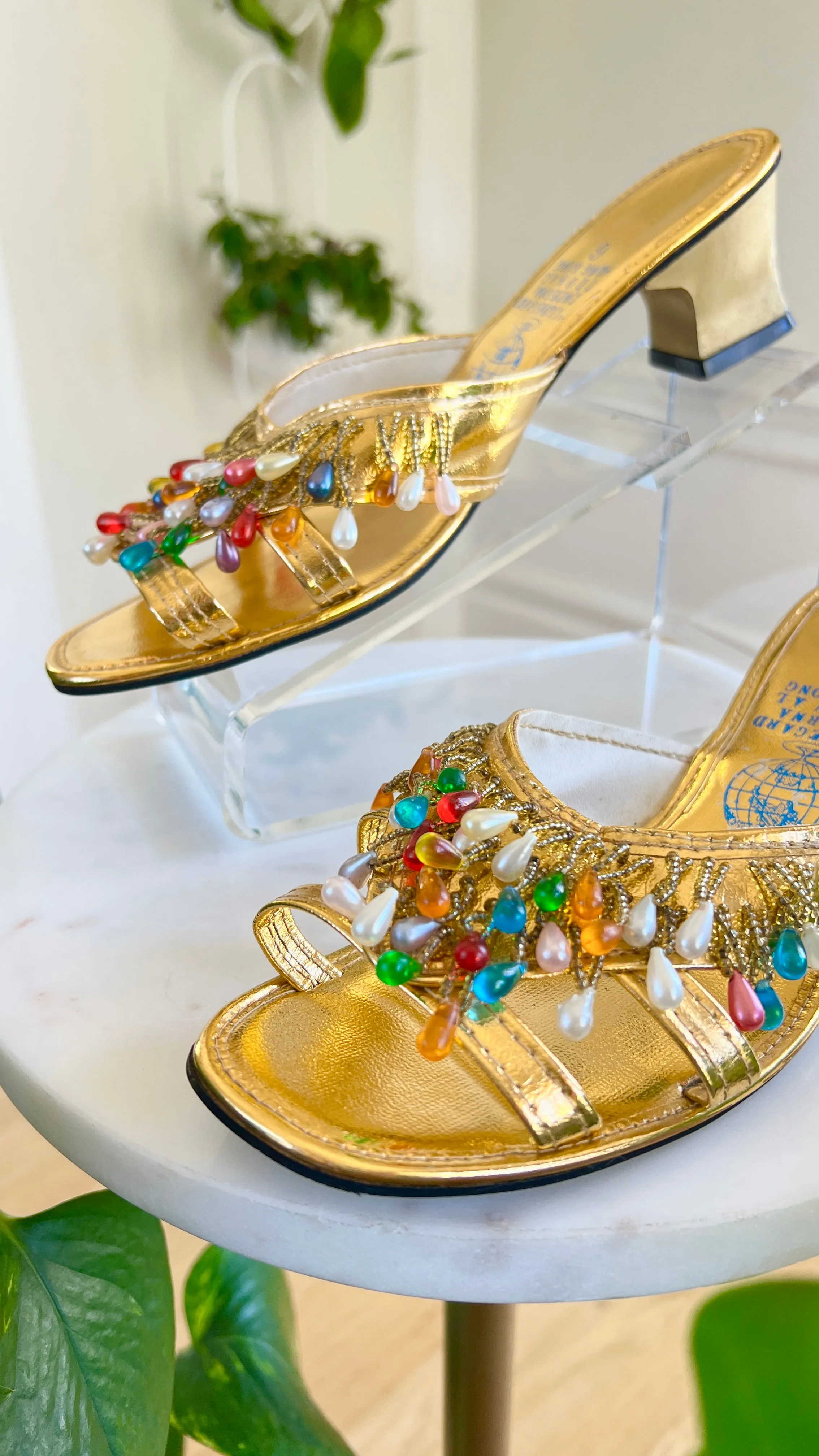 1960s Beaded Fringe Gold Sandals | size US 6